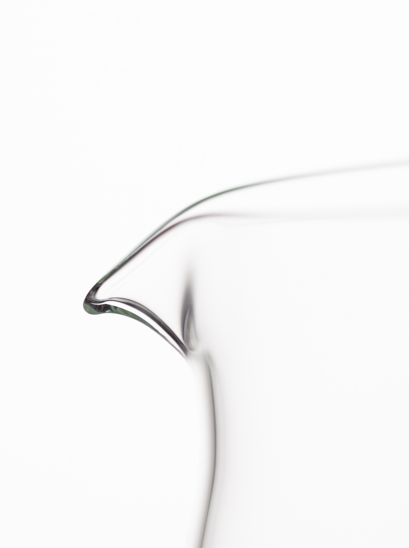 Orea Sensory Carafe dribble-free spout detail